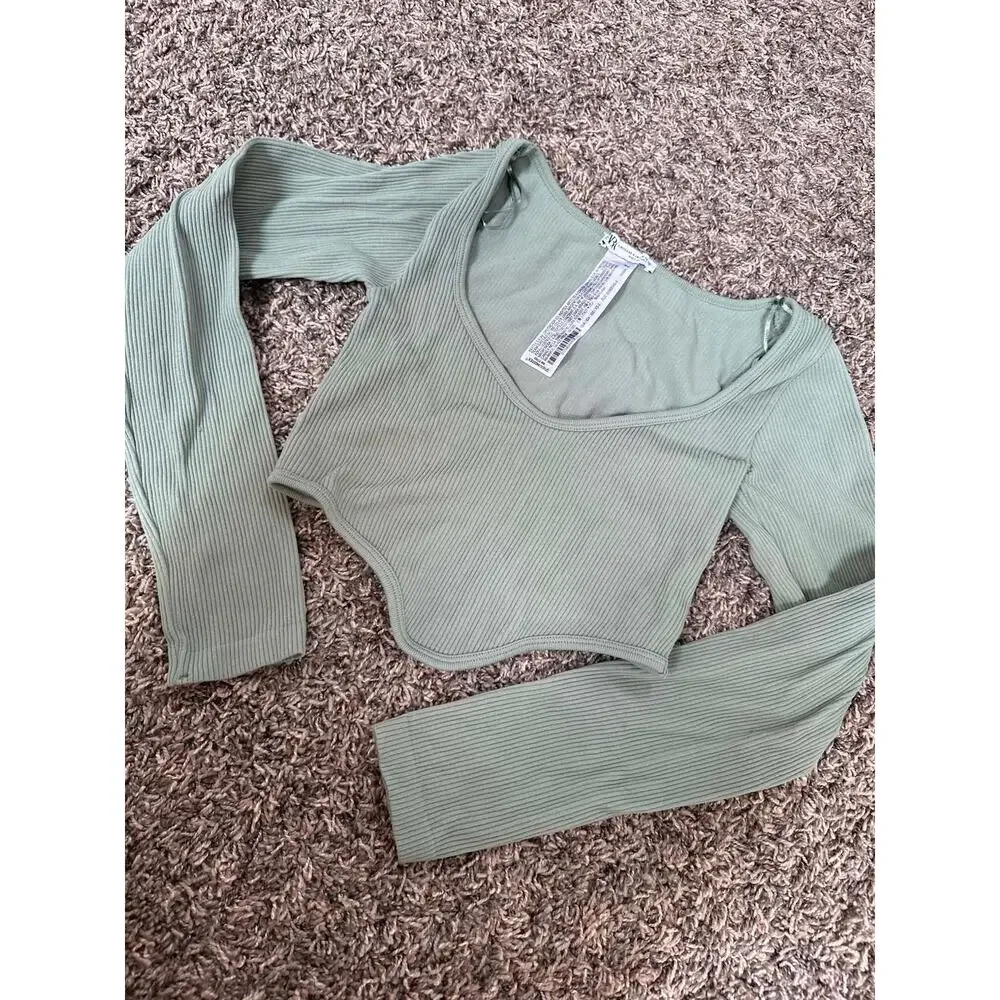 Chic Zara Crop Top - Gently Worn, Perfect for XS/S